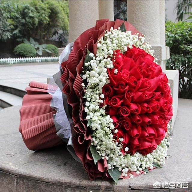 情人节送玫瑰花送几朵合适（情人节送多少玫瑰花有什么寓意）